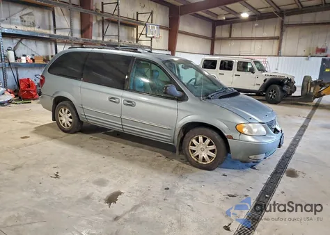 2004 Chrysler Town & Country Touring z USA, uszkodzony, nr VIN 2C4GP54L04R603473